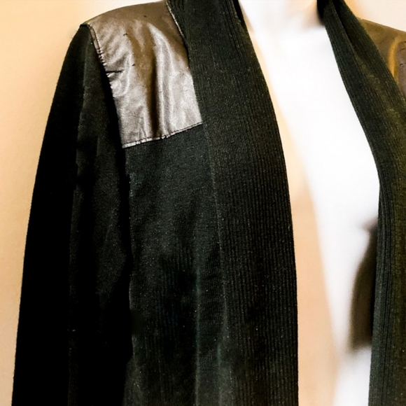 Avenue Faux Leather Shoulder Black Knit Cardigan Size 18/20 - Picture 6 of 6